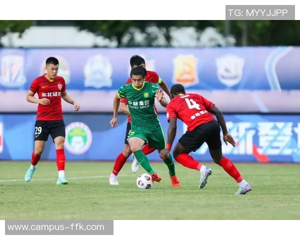 谭龙精彩助攻助力队友破门展现团队合作精神与默契配合 谭龙精彩助攻助力队友破门展现团队合作精神与默契配合